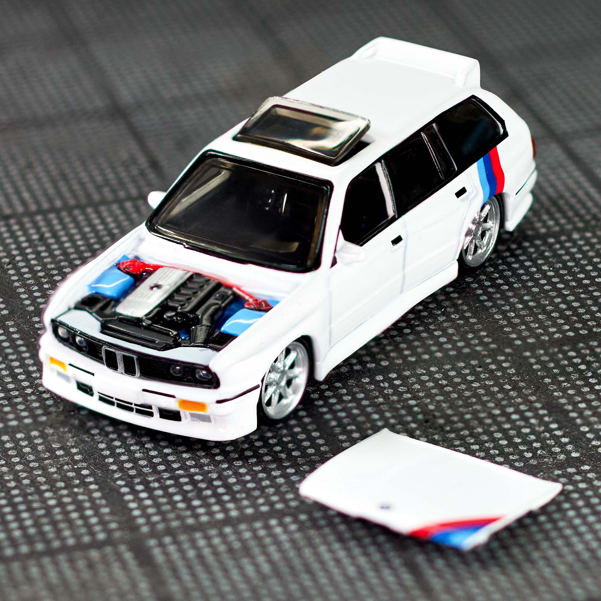 Mattel Creations Hot Wheels Elite 64 1990 BMW 318i Touring