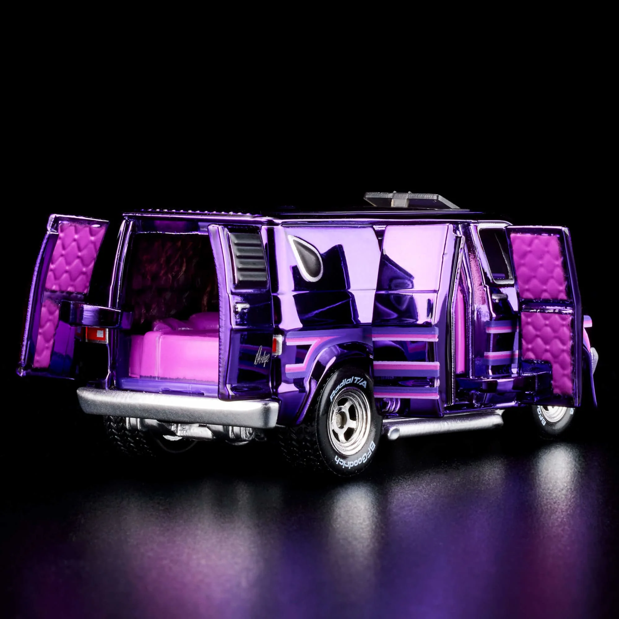 Mattel Creations RLC Exclusive '70s Dodge Tradesman Van