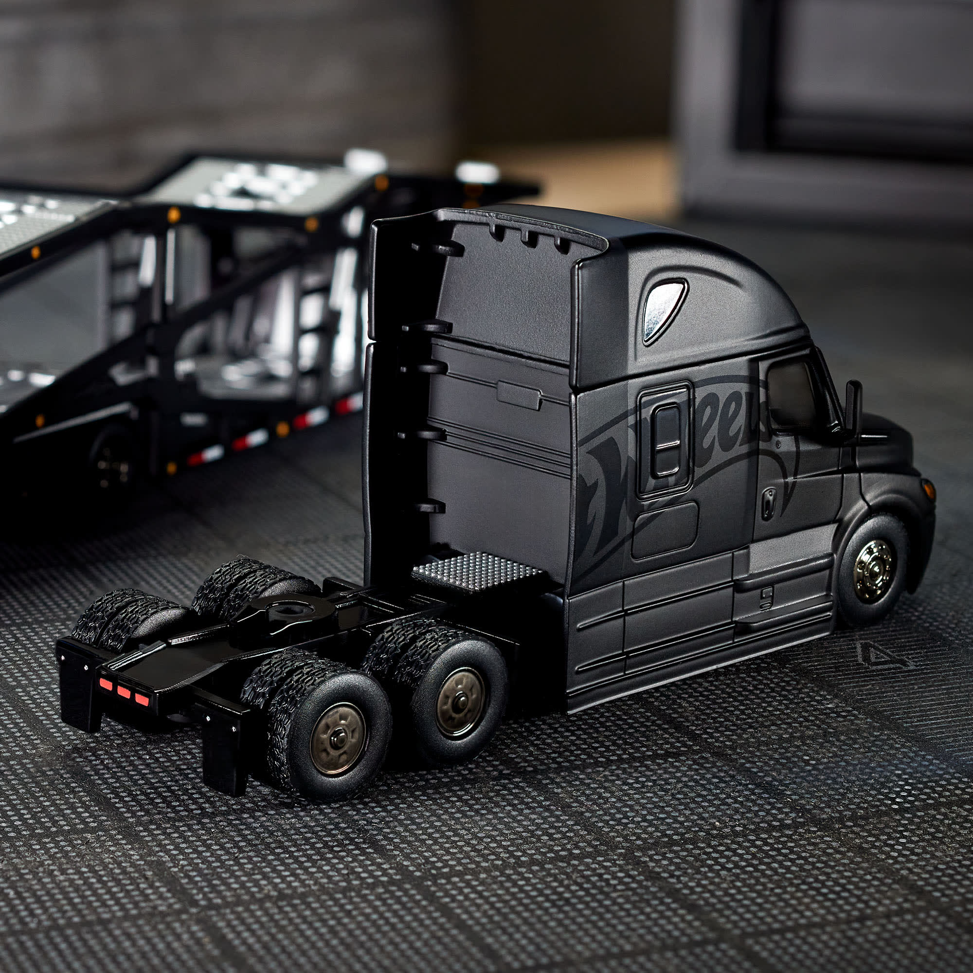 Mattel Creations Hot Wheels Elite 64 Freightliner Cascadia