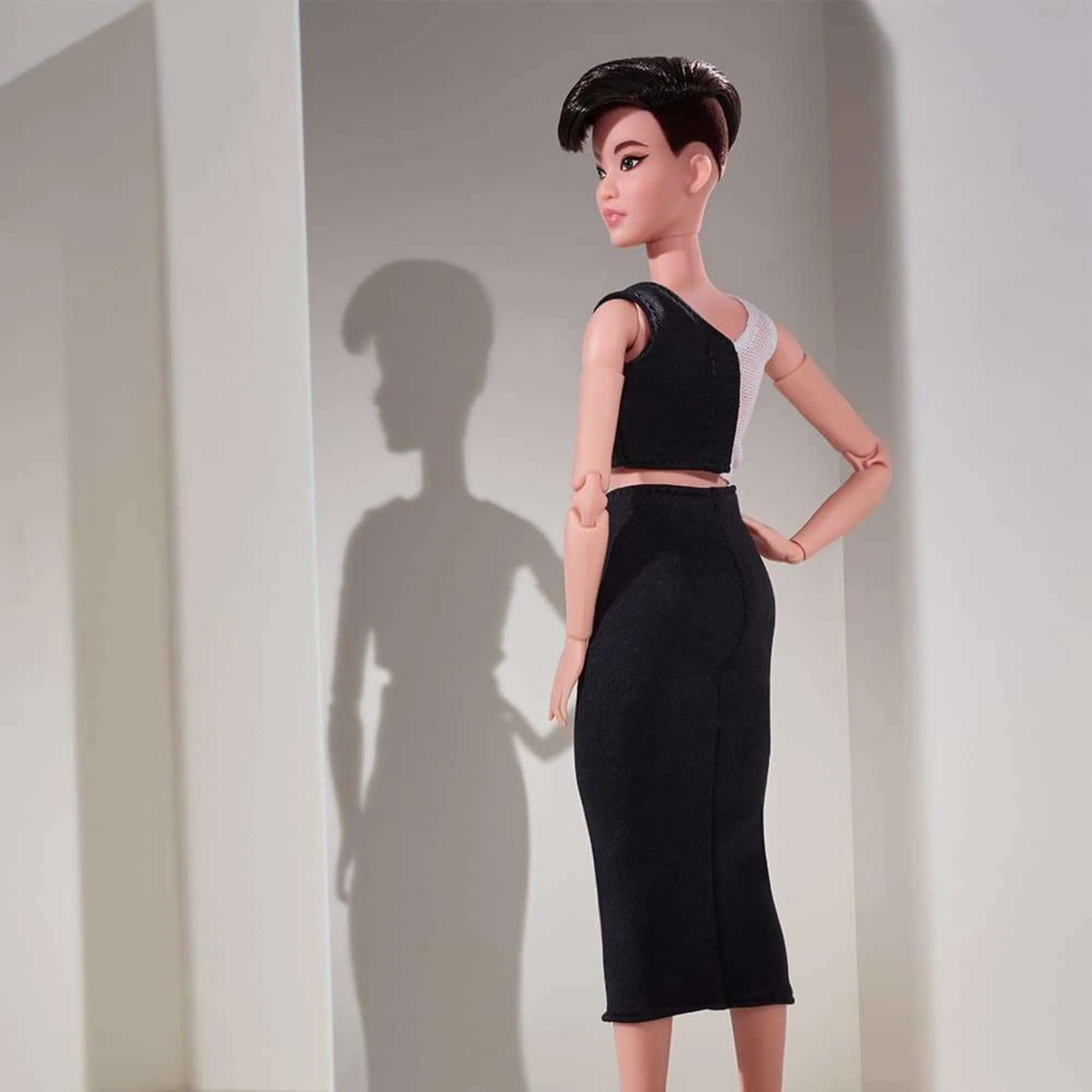 Mattel Creations Barbie Looks Doll (Petite, Brunette Pixie Cut)