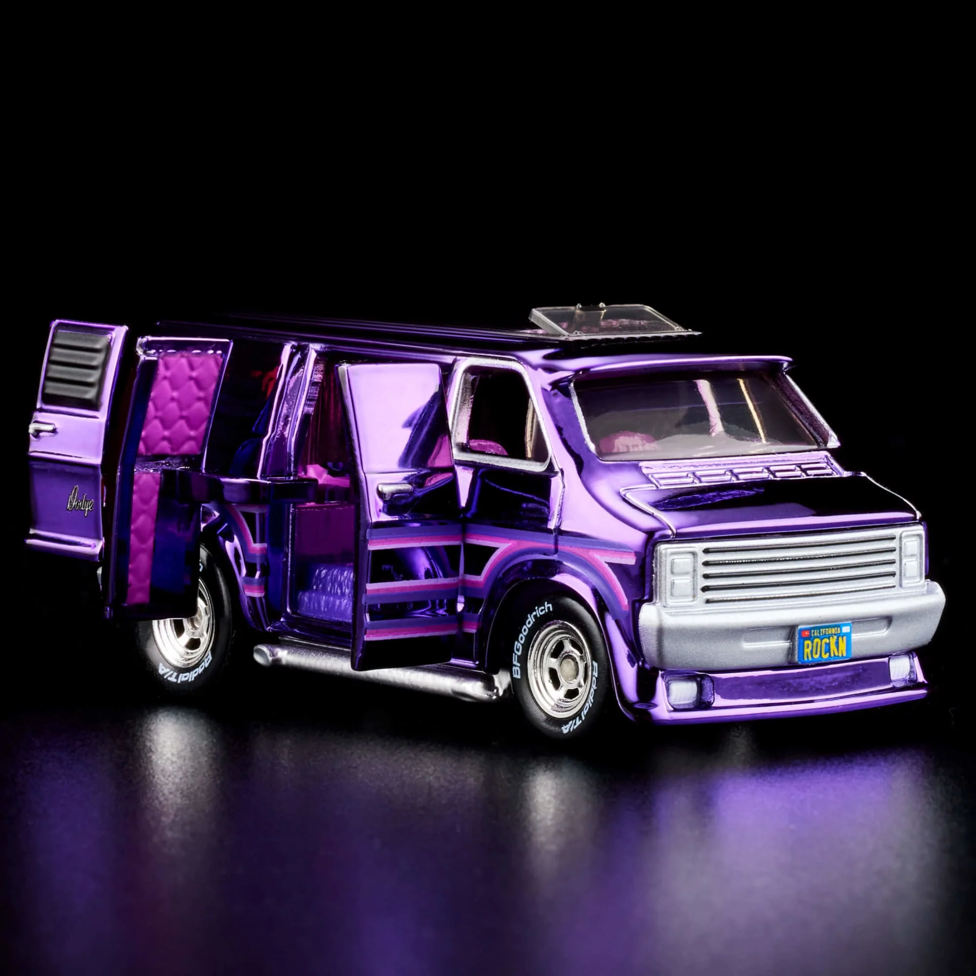 Mattel Creations RLC Exclusive '70s Dodge Tradesman Van