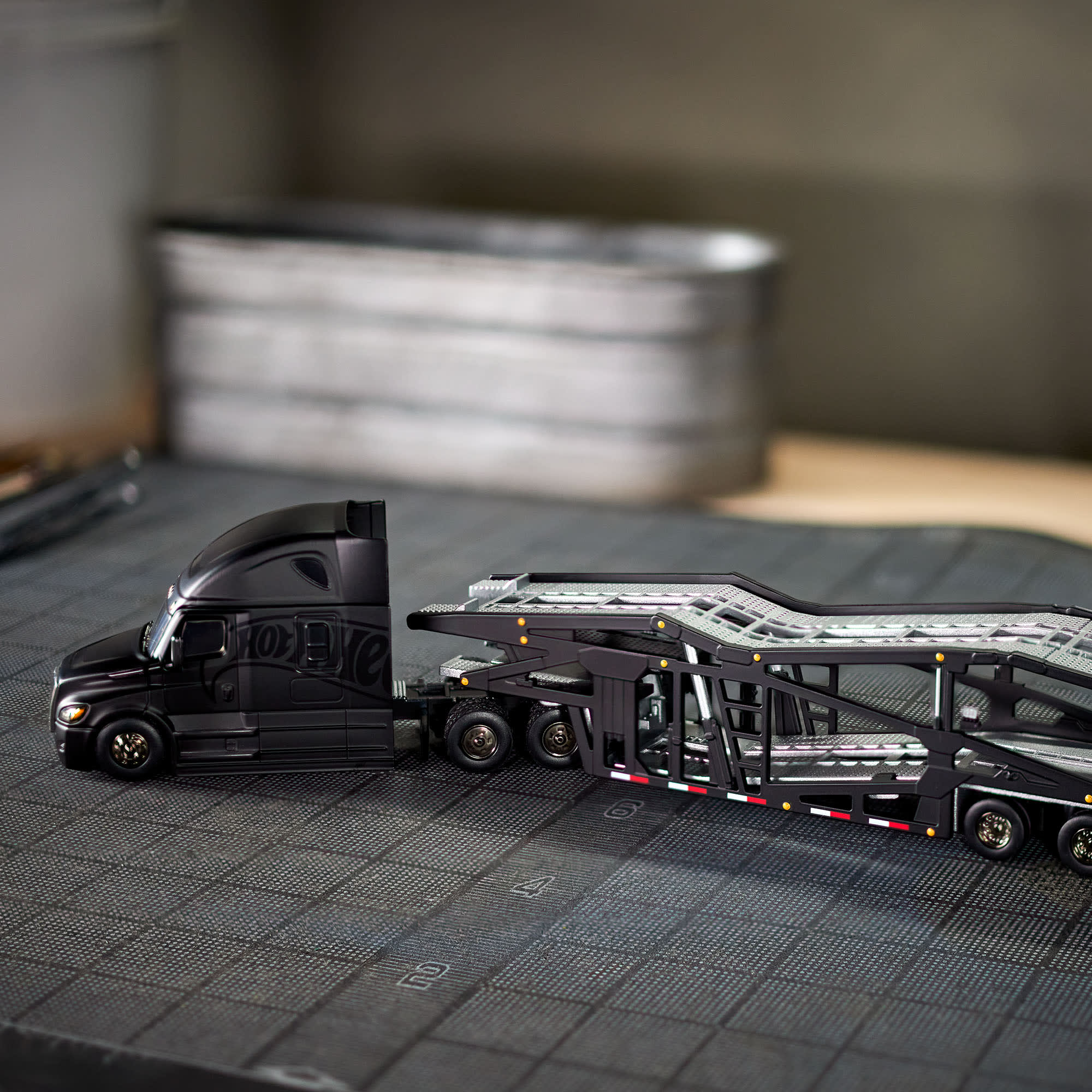 Mattel Creations Hot Wheels Elite 64 Freightliner Cascadia
