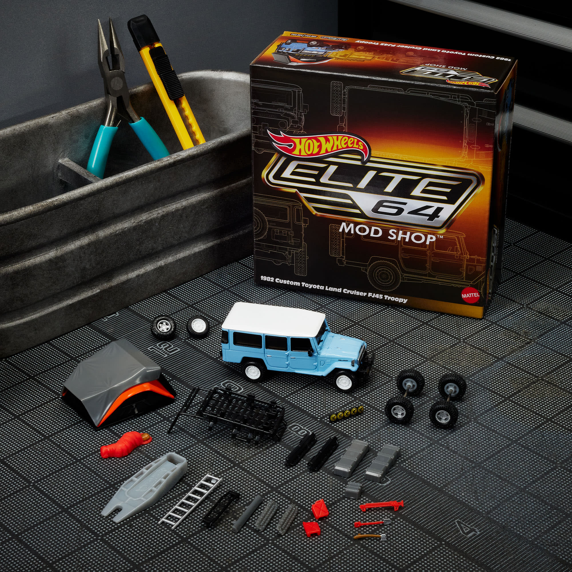 Mattel Creations Hot Wheels Elite 64 Mod Shop 1982 Custom Toyota Land Cruiser FJ45 Troopy