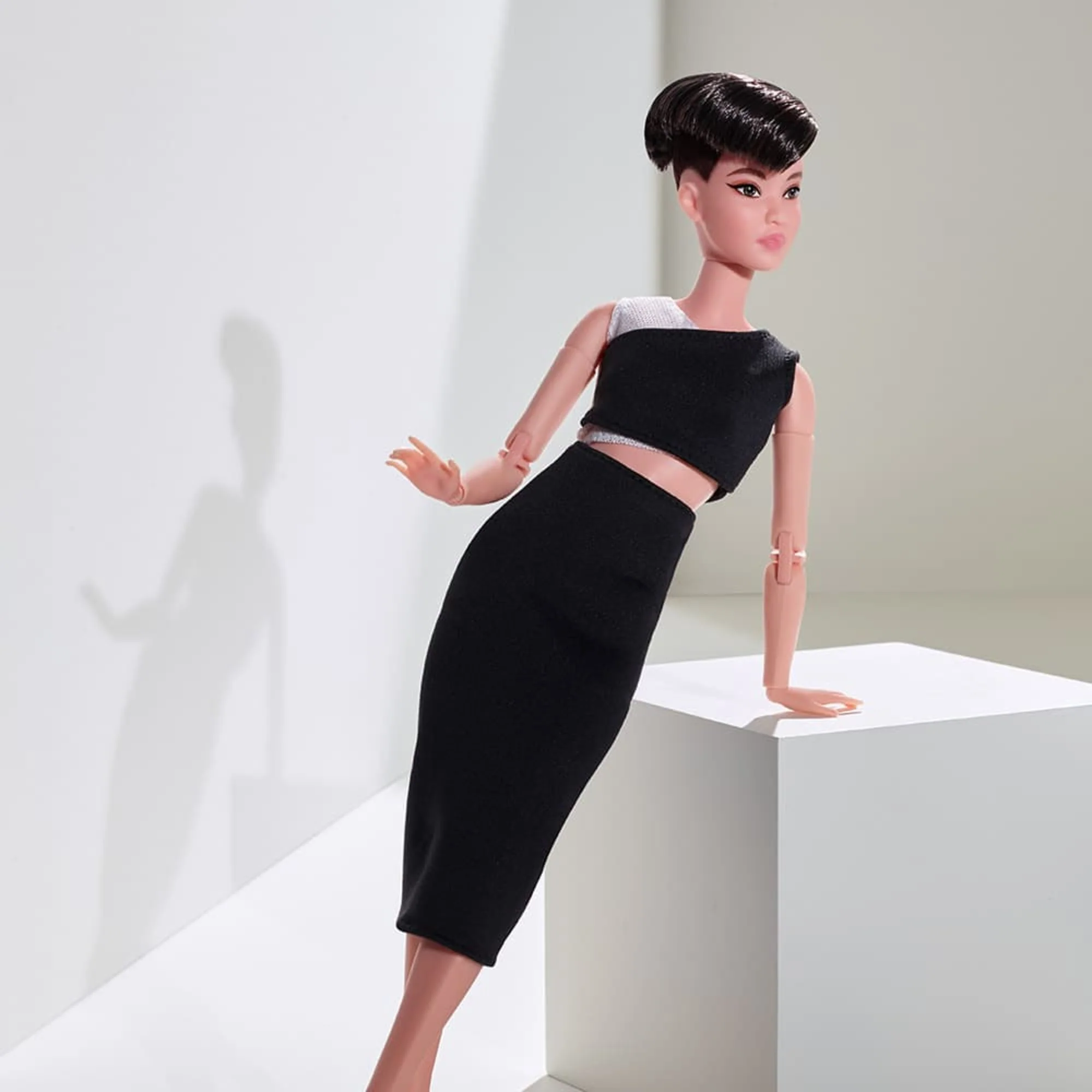 Mattel Creations Barbie Looks Doll (Petite, Brunette Pixie Cut)