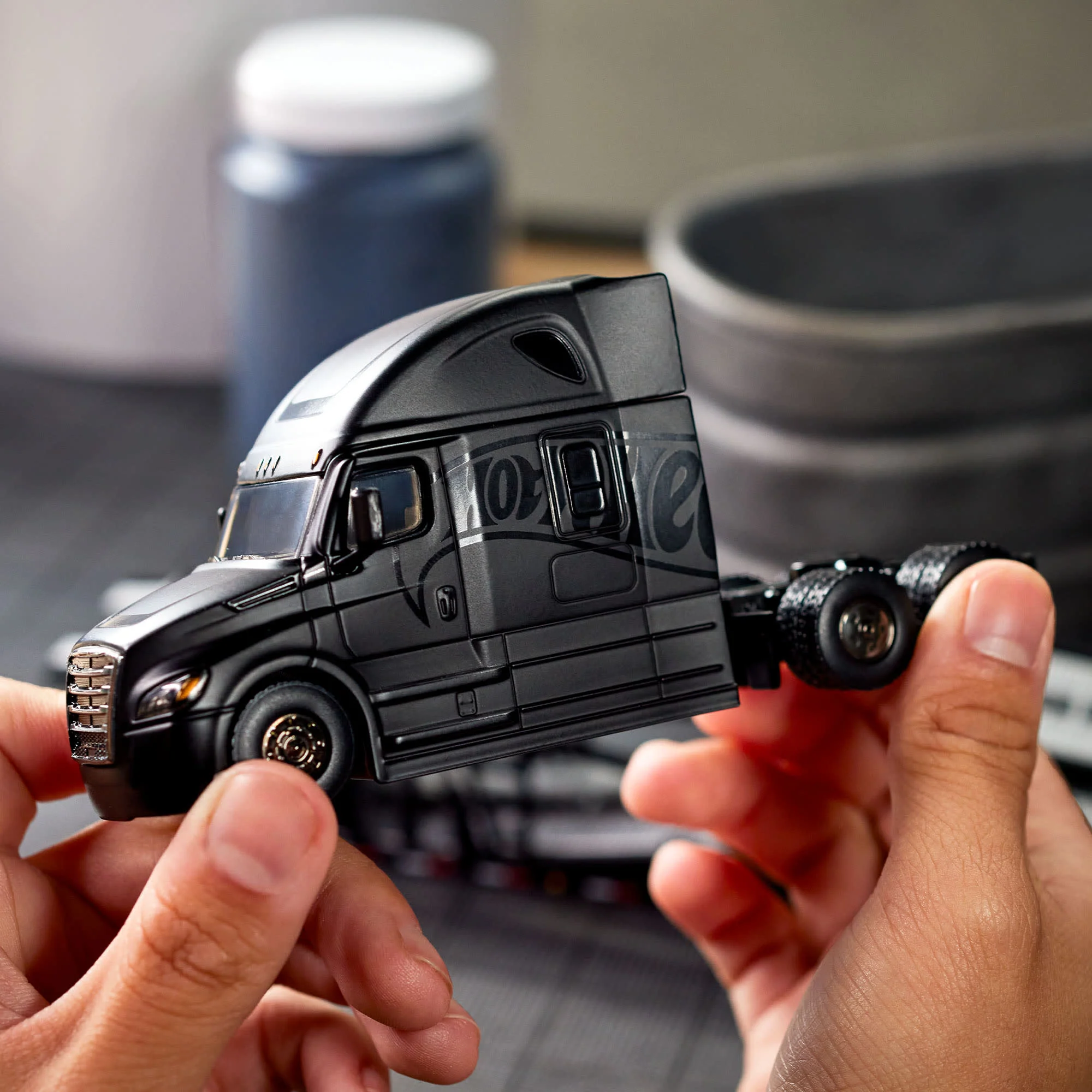Mattel Creations Hot Wheels Elite 64 Freightliner Cascadia