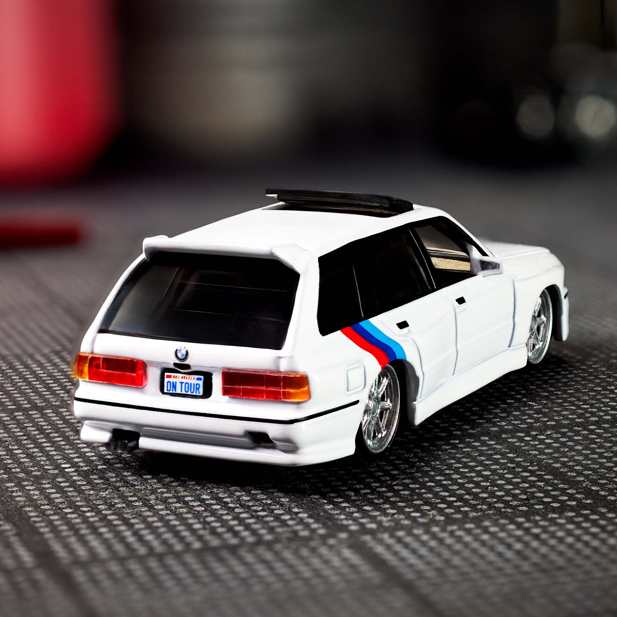 Mattel Creations Hot Wheels Elite 64 1990 BMW 318i Touring