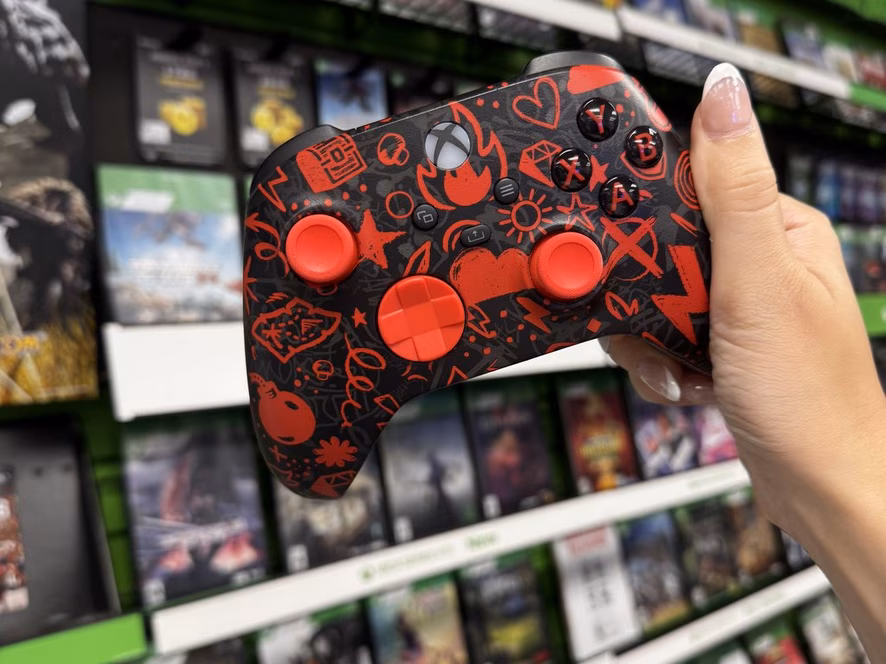 GameStop Microsoft Xbox Series X Wireless Controller - GameStop Logo (GameStop Exclusive Design)