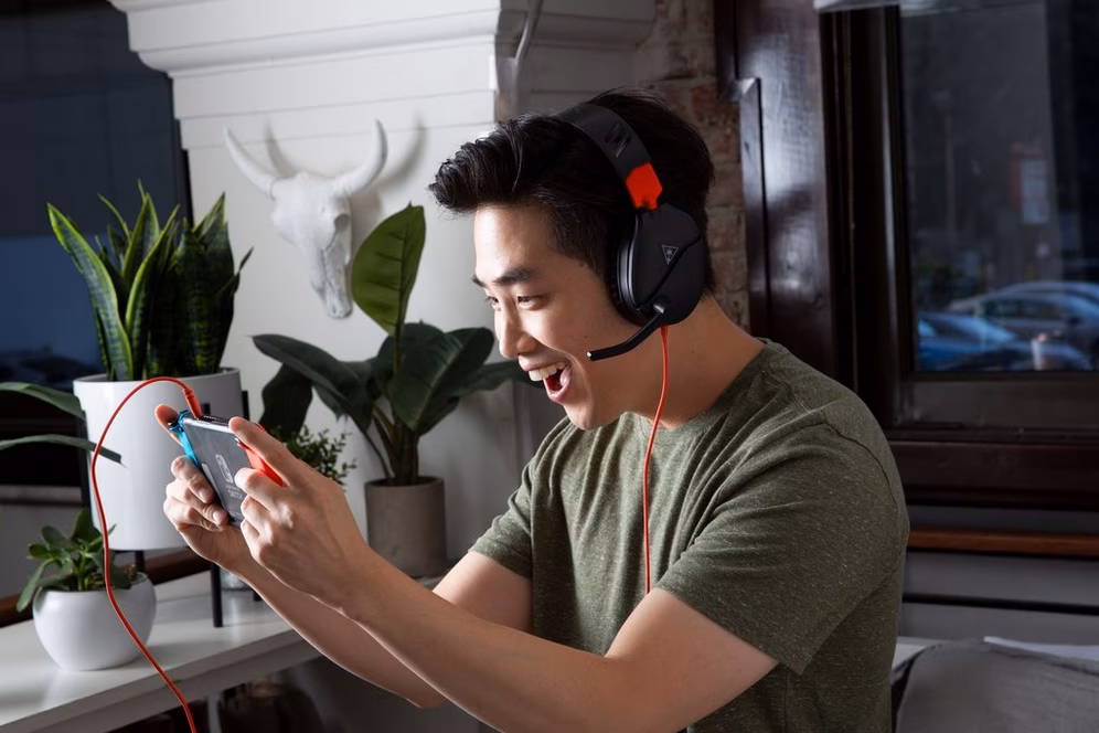 GameStop Turtle Beach Recon 70 Wired Gaming Headset for Nintendo Switch