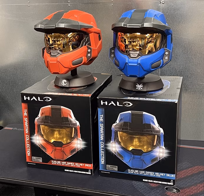 GameStop Jazwares Halo MJOLNIR War Games Helmet (Red) with Lights and Display Stand