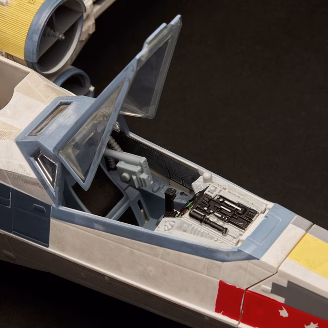 GameStop Hasbro Star Wars The Vintage Collection Episode IV A New Hope Luke Skywalker Red 5 Xwing 3.75-in Action Figure