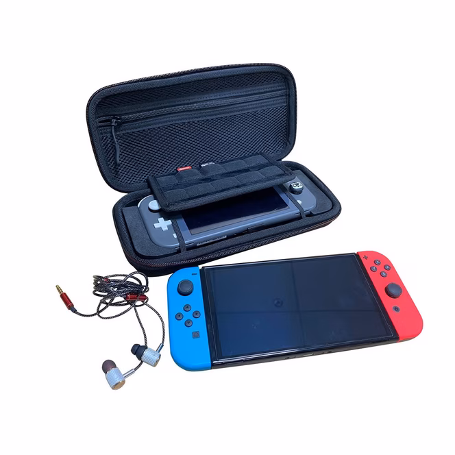 GameStop GameStop Hard Shell Carry Case with 10 Cards Storage Compatible for Nintendo Switch, Switch Lite and Switch OLED