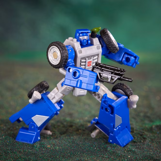 GameStop Hasbro Transformers Legacy Evolution Deluxe Class Beachcomber 5.5-in Action Figure