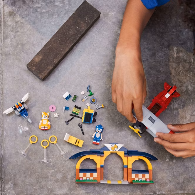 GameStop LEGO Sonic the Hedgehog Tails' Workshop and Tornado Plane 76991