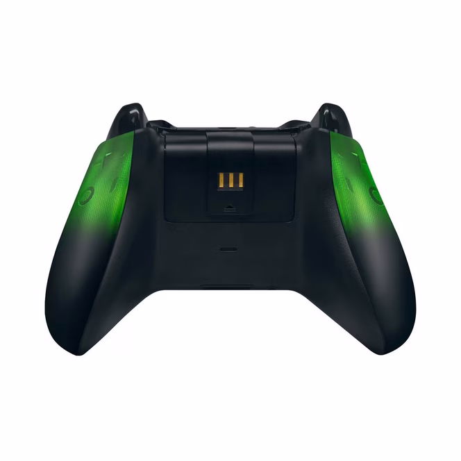 GameStop Razer Universal Wireless Controller for Xbox One and Xbox Series X with Quick Charging Stand