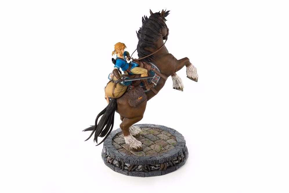 GameStop The Legend of Zelda: Breath of The Wild Link On Horseback (Standard Edition) Statue