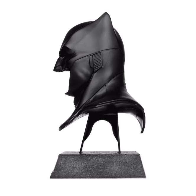 GameStop McFarlane Toys DC Direct Batman - Batman Justice League 1:3 Scale Cowl Prop Replica