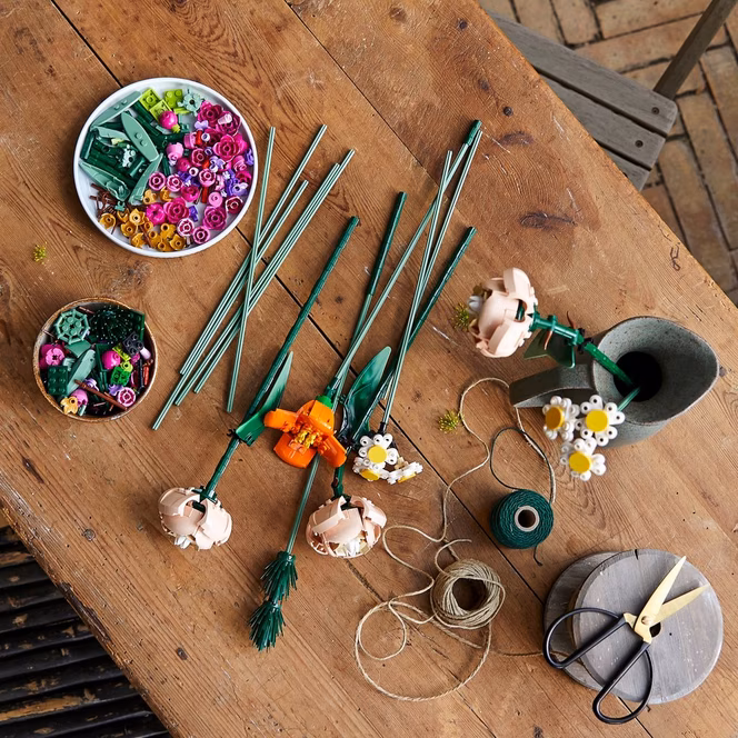 GameStop LEGO Botanicals Flower Bouquet Building Playset