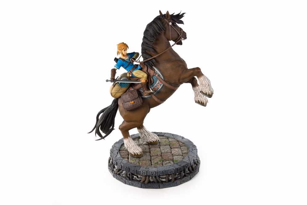 GameStop The Legend of Zelda: Breath of The Wild Link On Horseback (Standard Edition) Statue