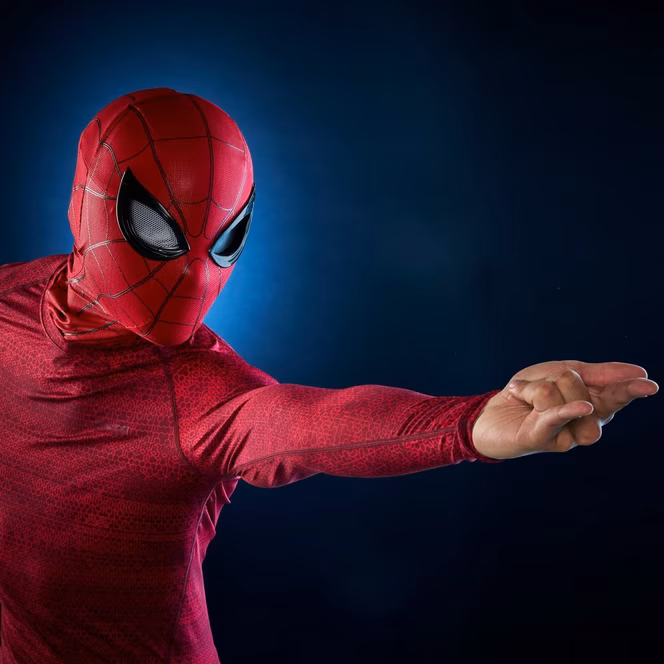 GameStop Hasbro Marvel Legends Series Spider-Man: Homecoming Premium Electronic Expressive Mask