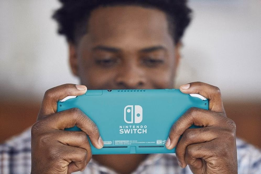 GameStop Nintendo Switch Lite Turquoise