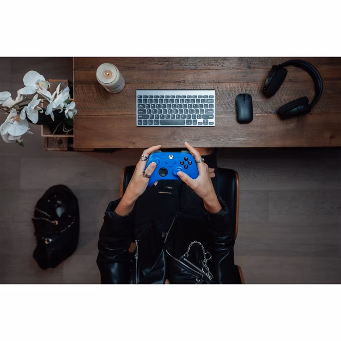 GameStop Microsoft Xbox Series X Wireless Controller Shock Blue