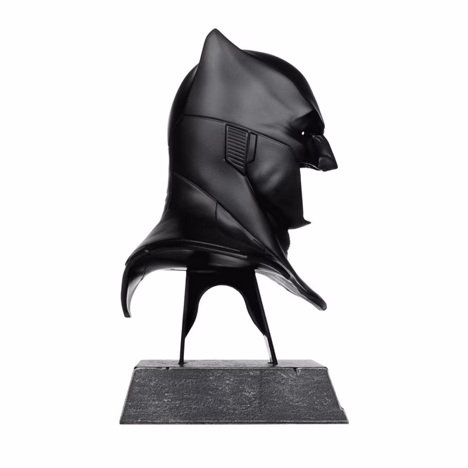 GameStop McFarlane Toys DC Direct Batman - Batman Justice League 1:3 Scale Cowl Prop Replica
