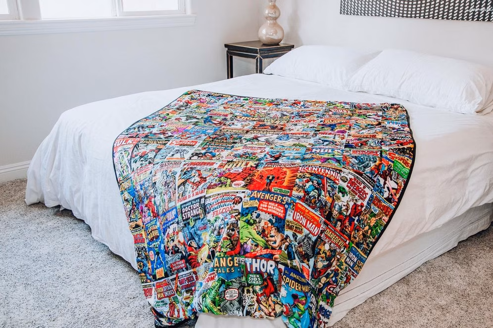 GameStop Marvel Comics Oversized Fleece Sherpa 54 x 72-in Throw Blanket