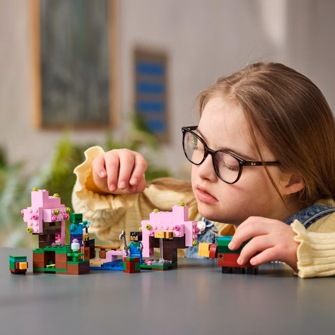 GameStop LEGO Minecraft The Cherry Blossom Garden Building Set 21260