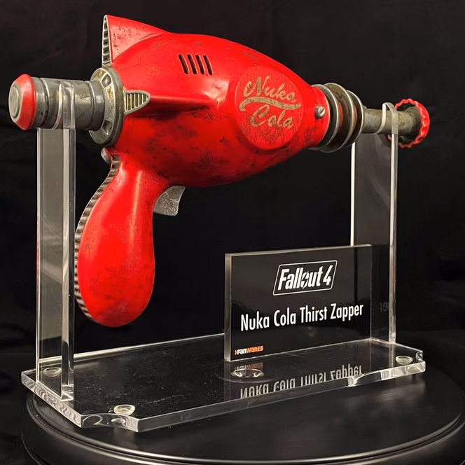 GameStop Diamond Comics: Fallout Nuka-Cola Thirst Zapper 1/1 Scale Replica GameStop Exclusive