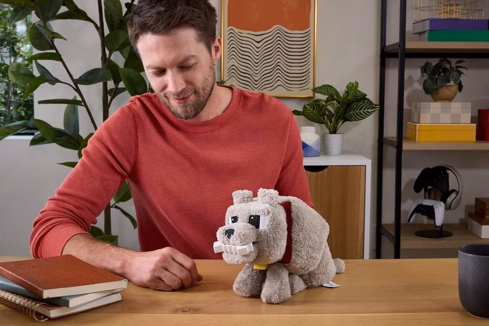 GameStop Minecraft Food Mode Dennis The Wolf Plush Interactive Toy