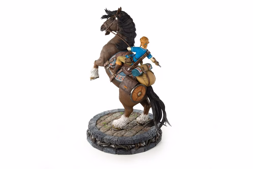 GameStop The Legend of Zelda: Breath of The Wild Link On Horseback (Standard Edition) Statue